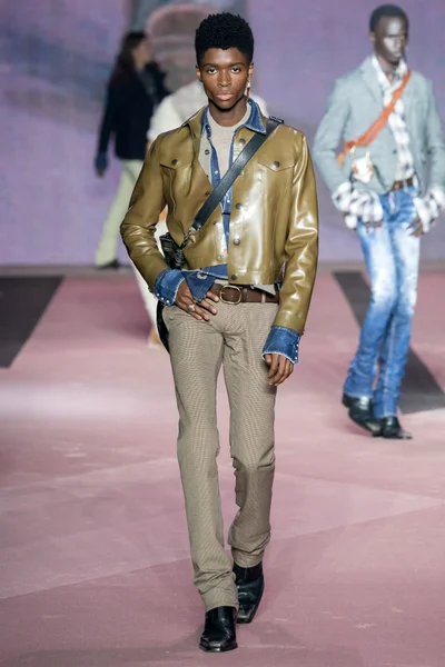 Look 16